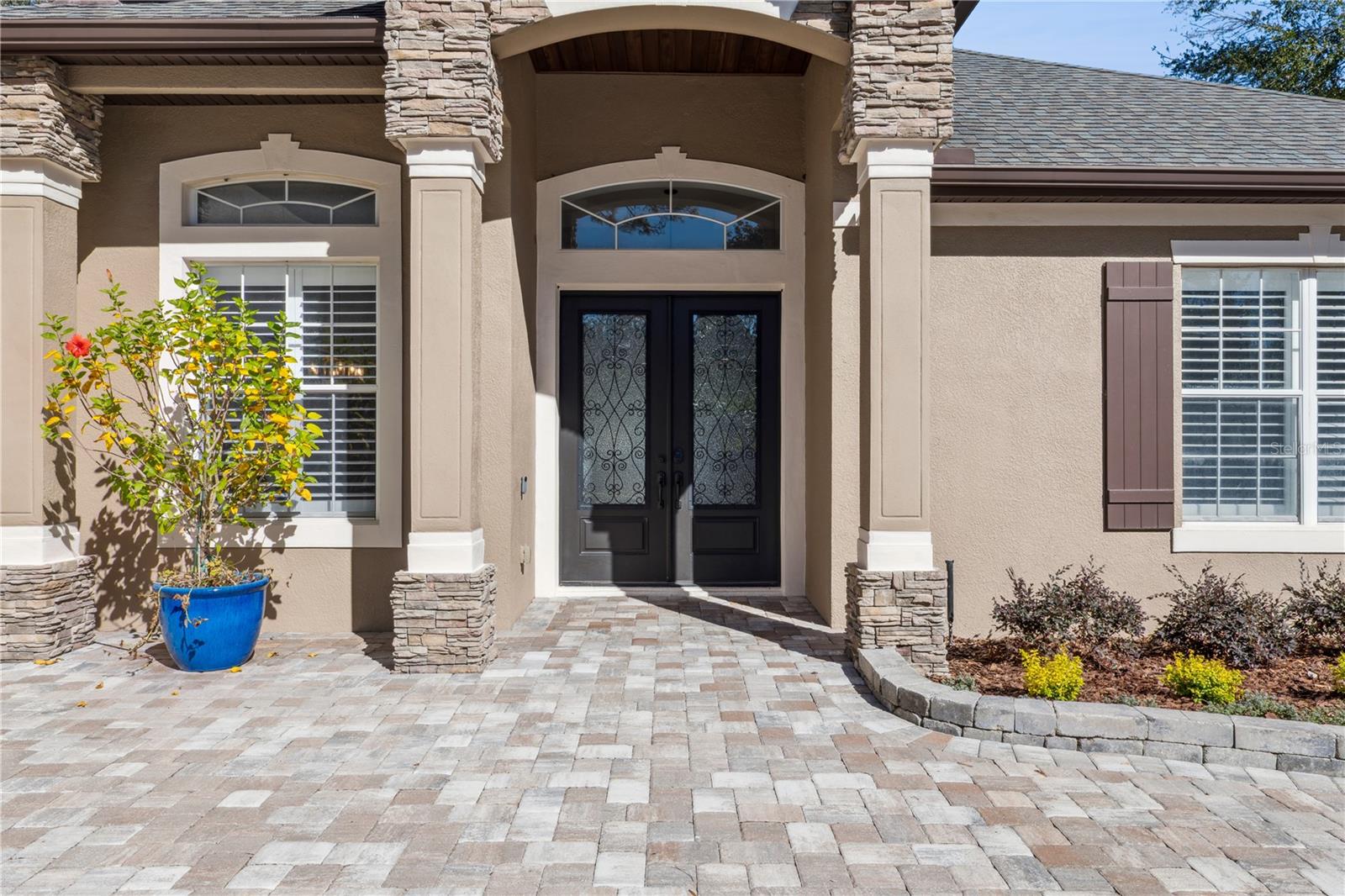 7611 EARLWOOD AVENUE