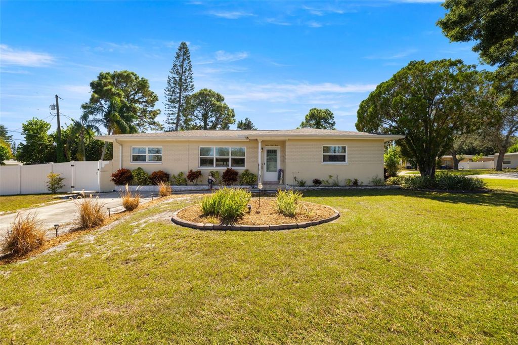 Photo of 1263 Bellevue Boulevard, Clearwater, FL 33756 (MLS # TB8438804)