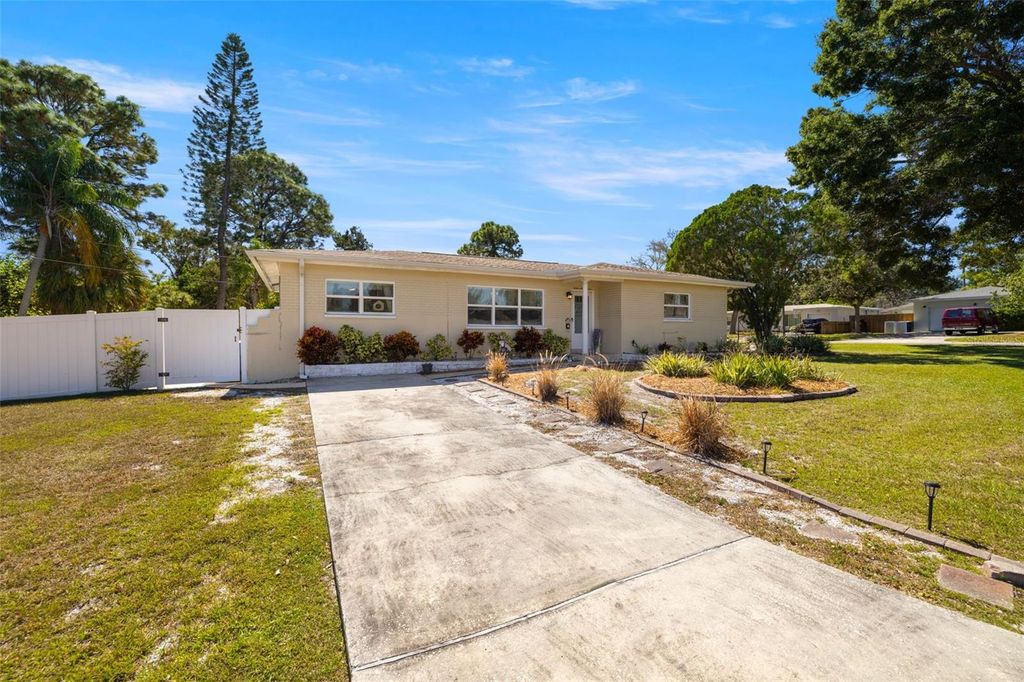 Photo of 1263 Bellevue Boulevard, Clearwater, FL 33756 (MLS # TB8438804)