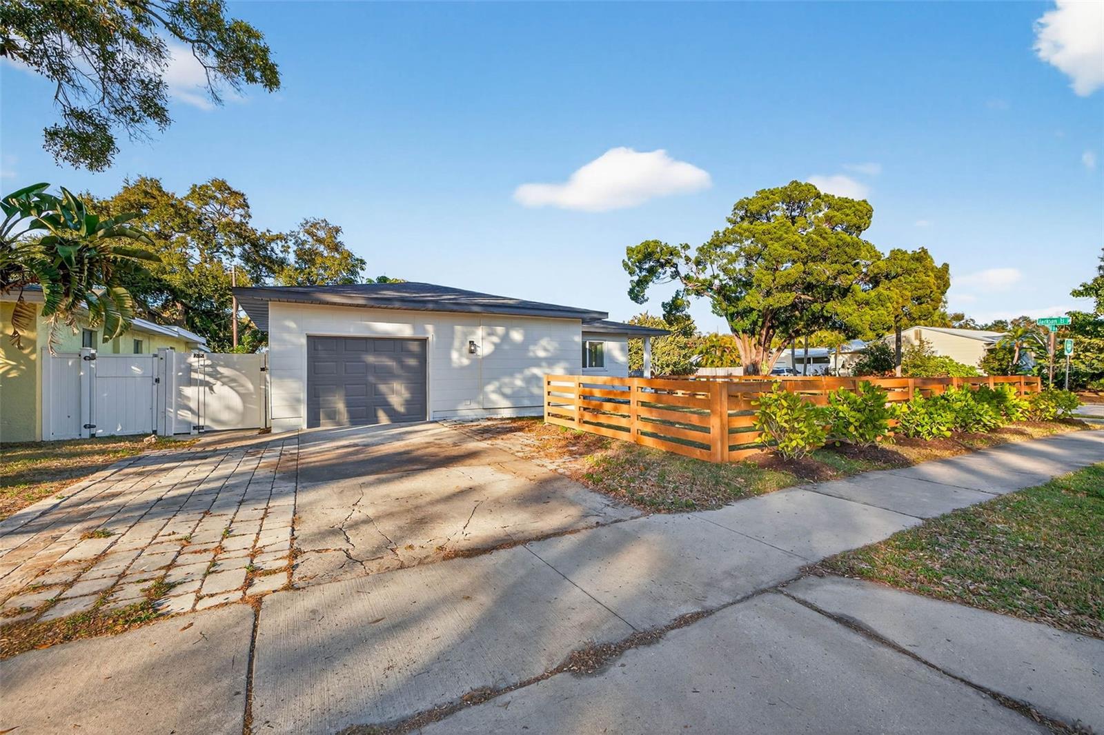 HYDE PARK - Residential