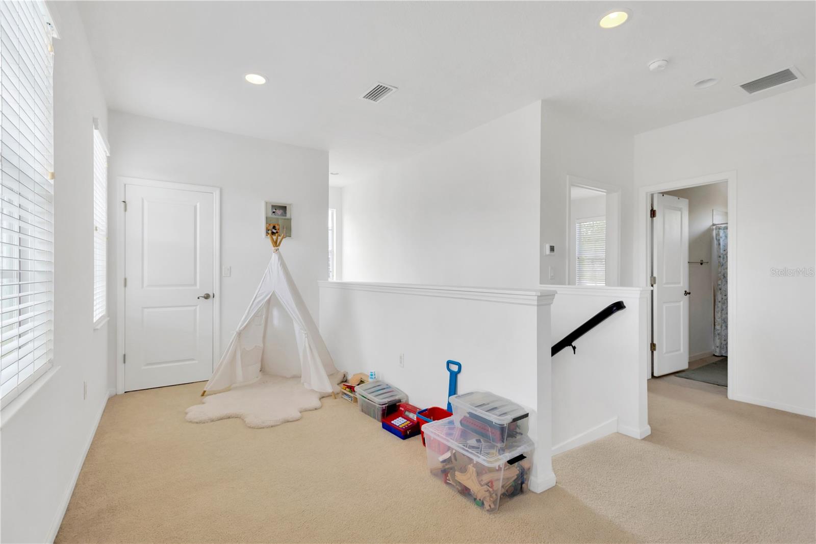 CLUB MANOR EAST OF GRAND HAMPT - Residential