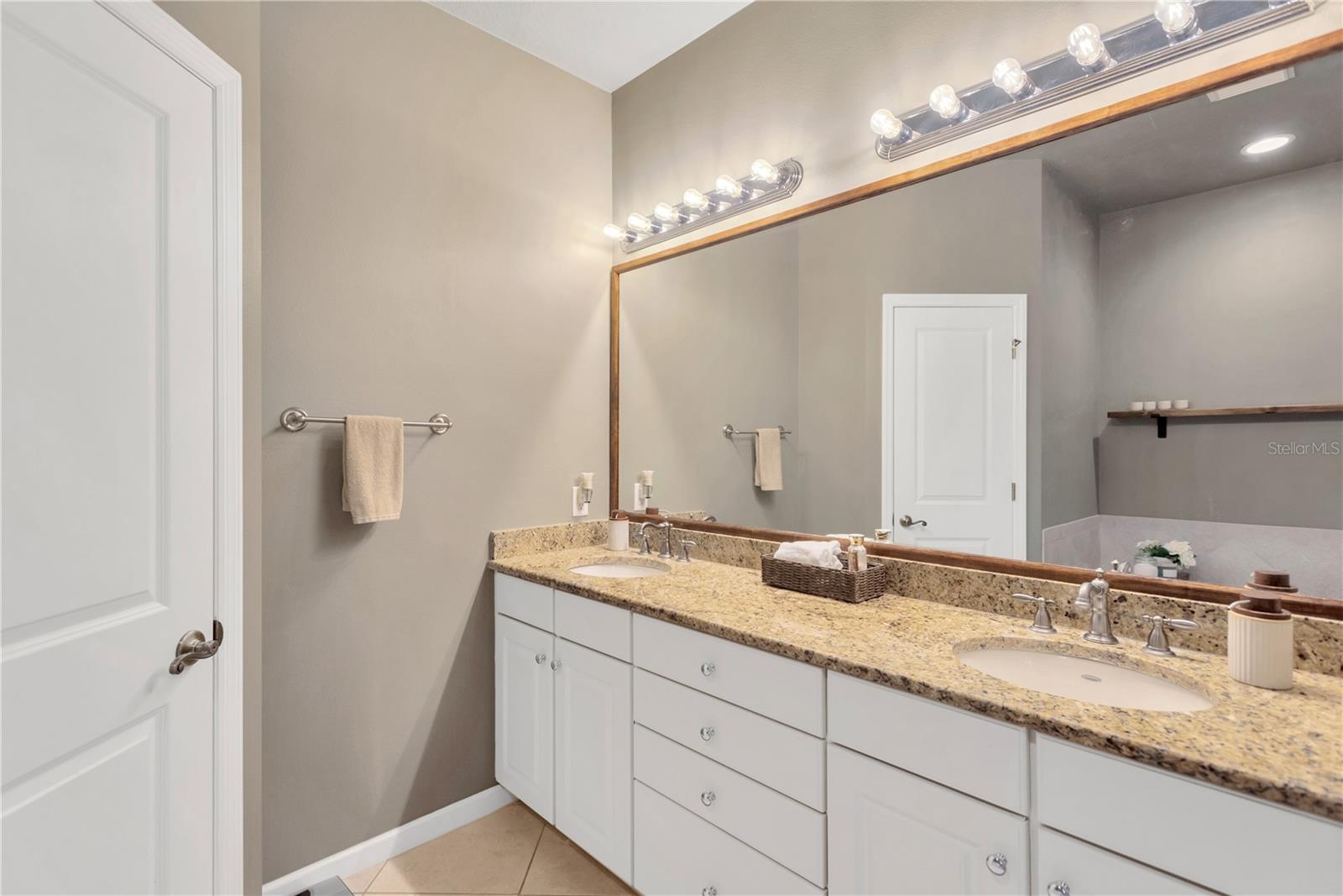 CLUB MANOR EAST OF GRAND HAMPT - Residential