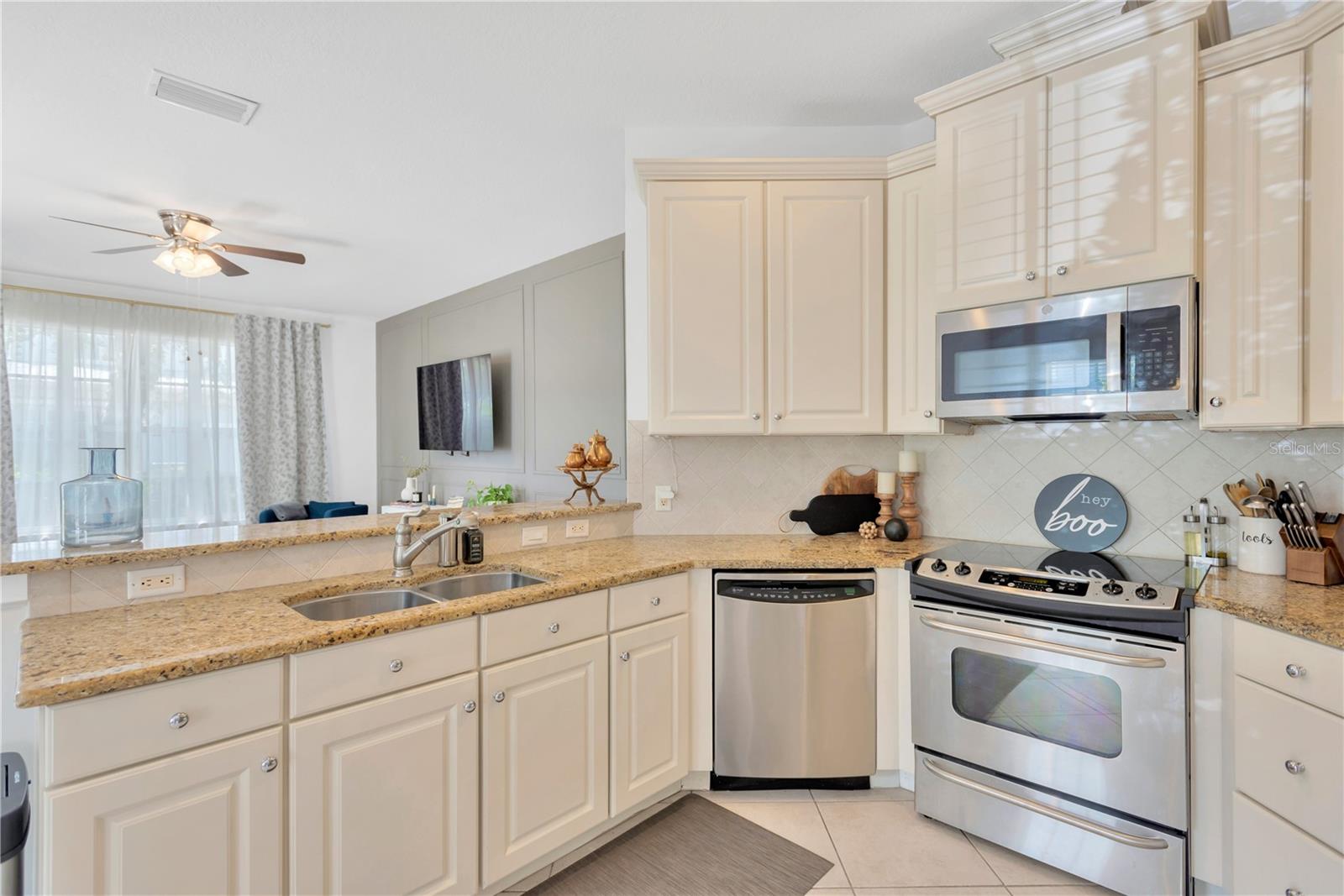 CLUB MANOR EAST OF GRAND HAMPT - Residential