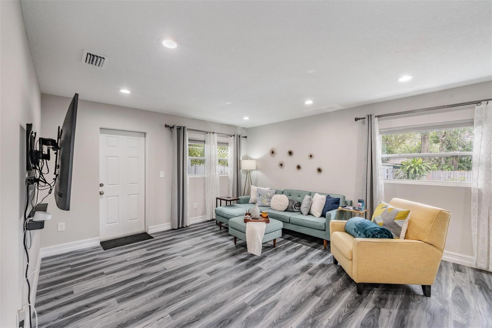 HAMNERS W E ALBIMAR - Residential