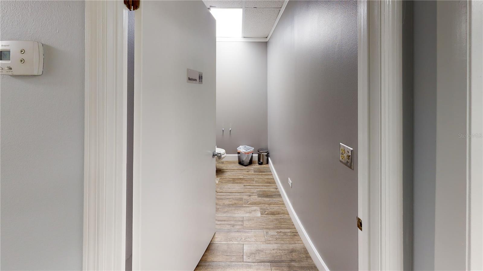 LAKE MARY COMMERCE CENTER - Commercial Lease