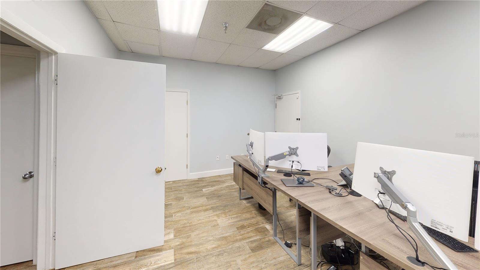 LAKE MARY COMMERCE CENTER - Commercial Lease