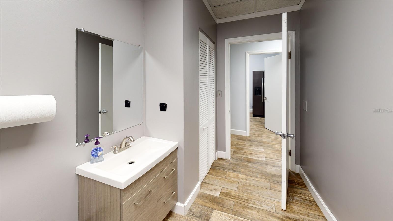 LAKE MARY COMMERCE CENTER - Commercial Lease