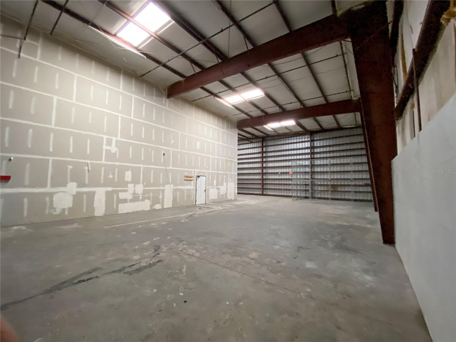 LAKE MARY COMMERCE CENTER - Commercial Lease