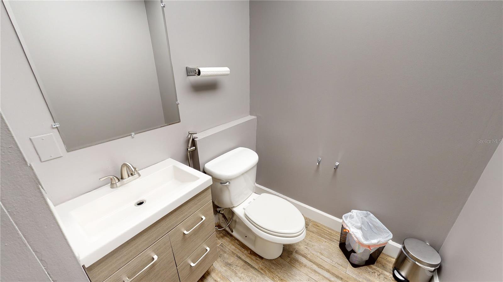 LAKE MARY COMMERCE CENTER - Commercial Lease