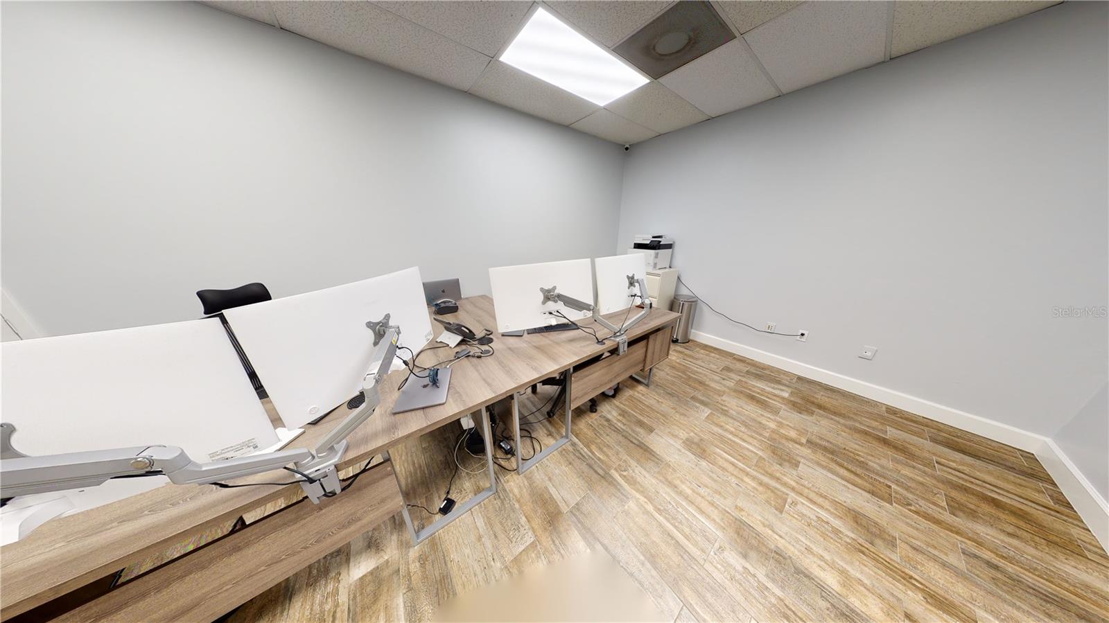 LAKE MARY COMMERCE CENTER - Commercial Lease