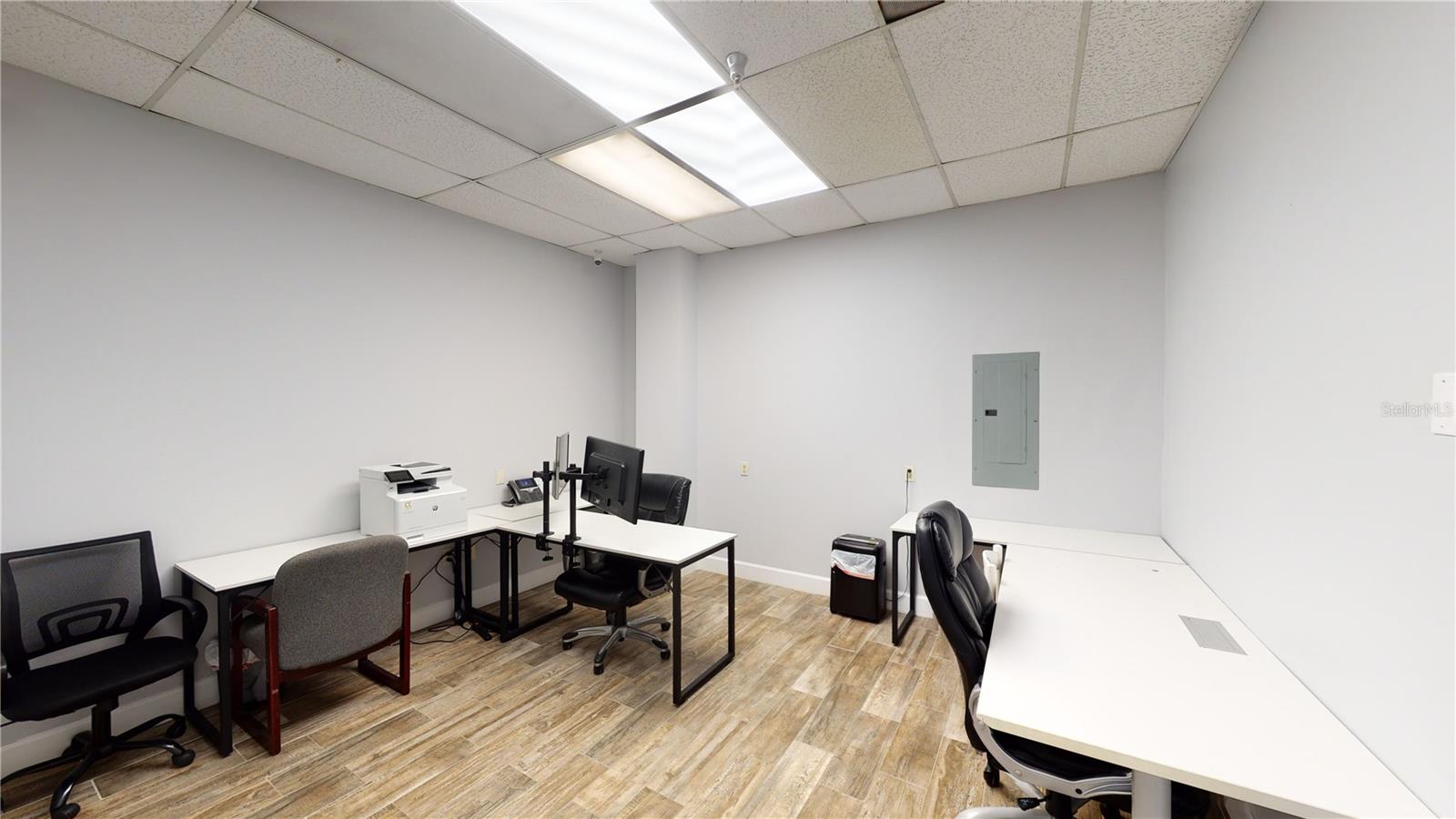 LAKE MARY COMMERCE CENTER - Commercial Lease