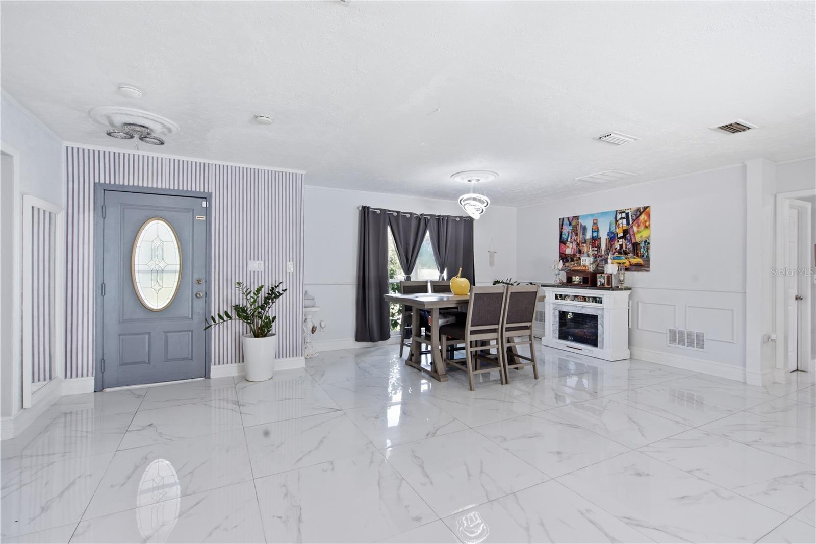 1124 KING ARTHUR COURT