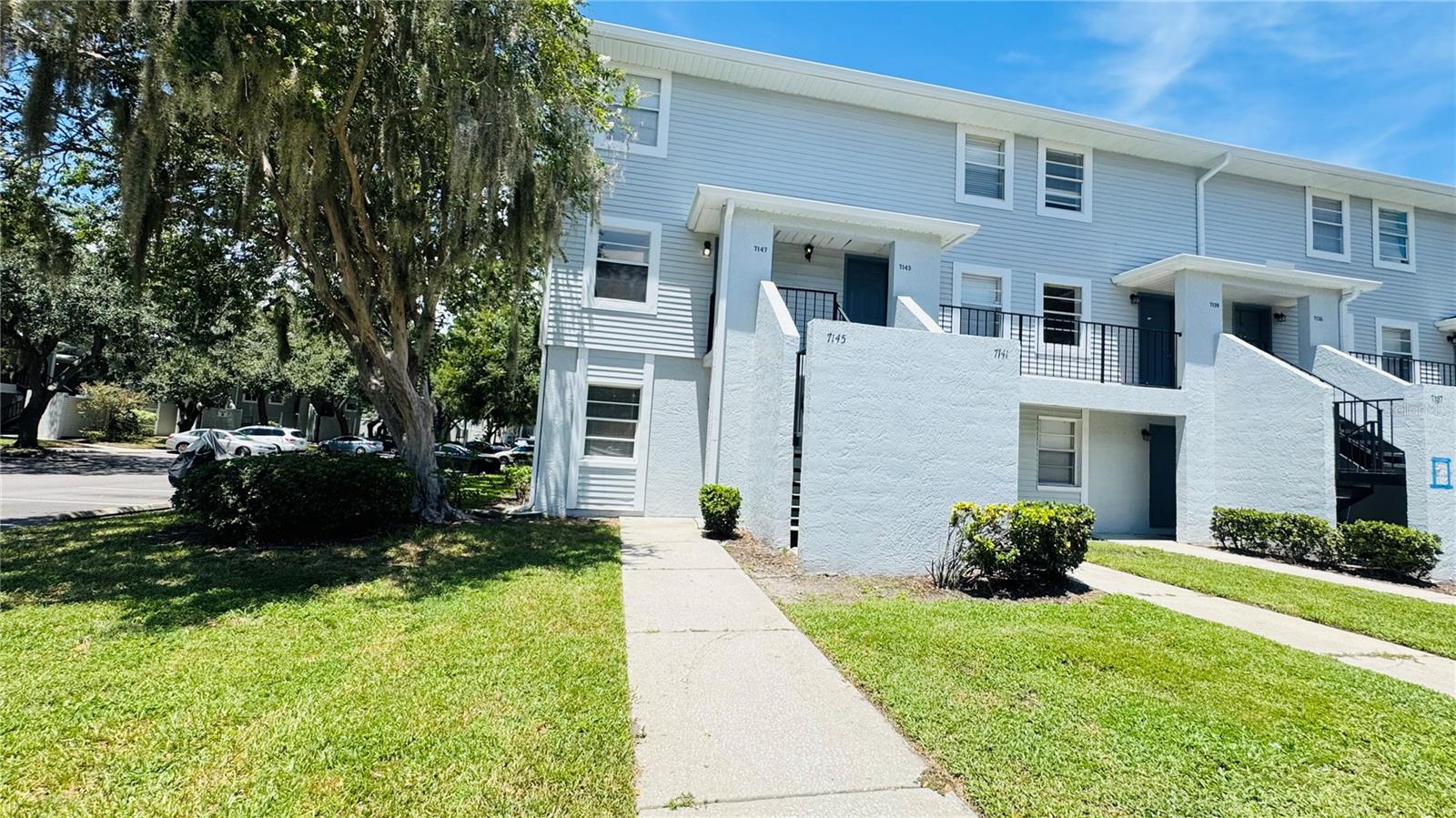 First floor, one-bedroom unit condo available for rent in a gated community. This unit comes with compact washer hook ups. Close to Bush Gardens, restaurants and shops. This unit offers stunning water views and direct access to activities such as kayaking and fishing on the Hillsborough River. The community boasts a variety of amenities, including swimming pool, sauna, fitness center and club house. Make your appointment today!
