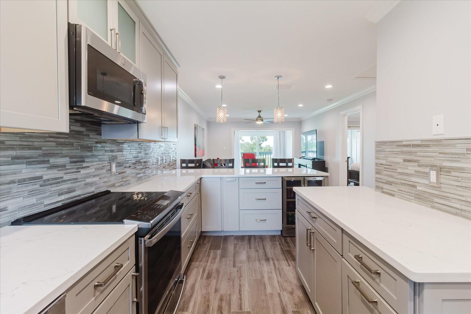 2073 SKIMMER COURT W 222