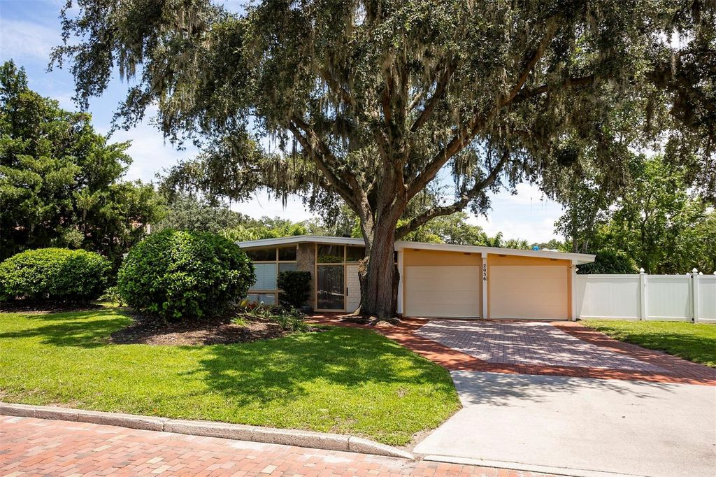 Photo of 2036 Via Tuscany, Winter Park, FL 32789 (MLS # O6379888)