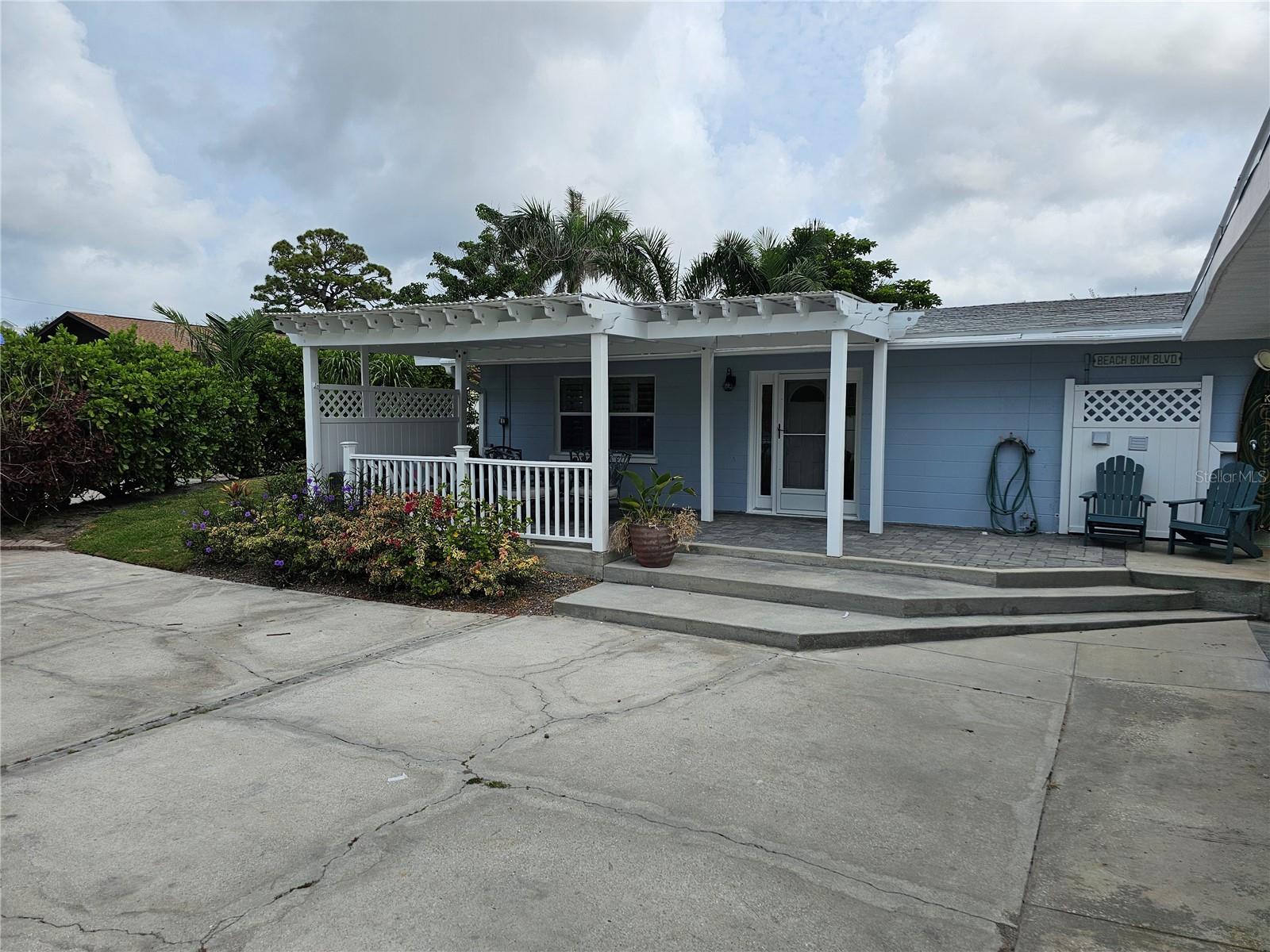 1654 BLAKEMORE LANE