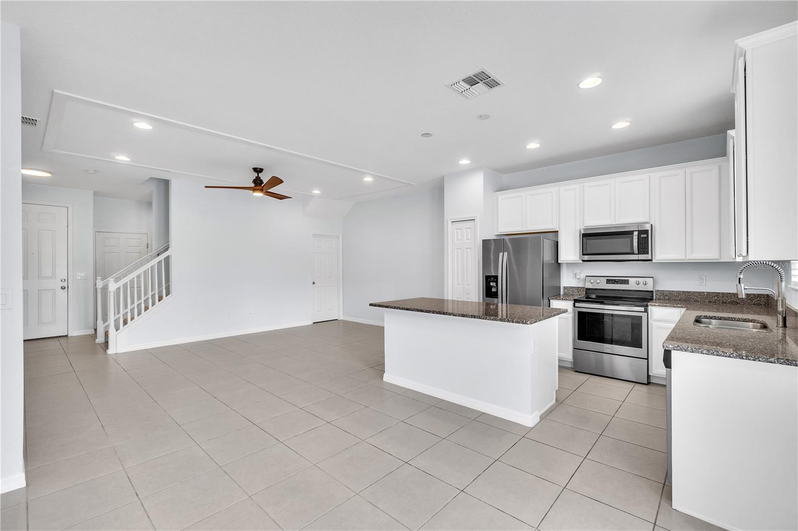 1262 E 10TH STREET