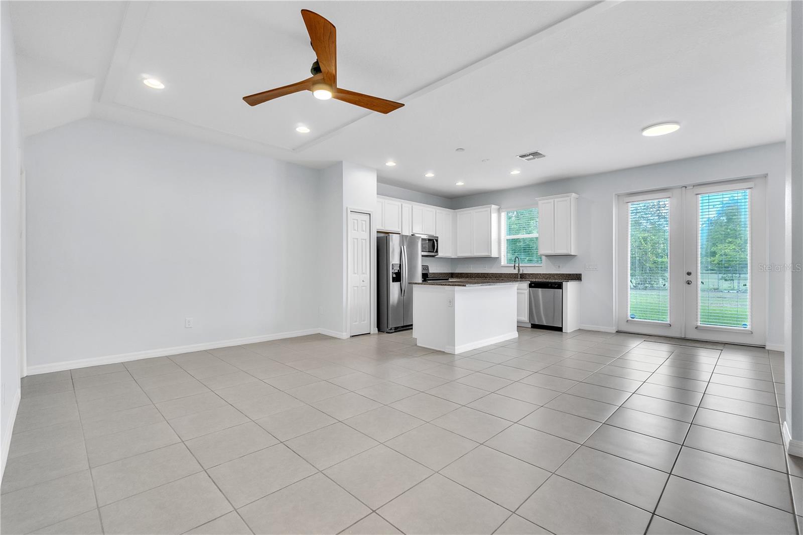 1262 E 10TH STREET