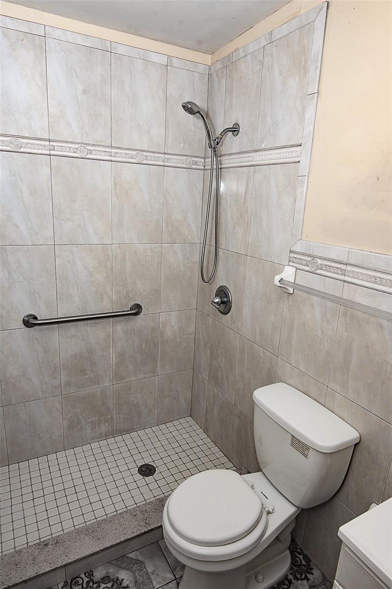 PINE CREST VILLA ADD 6 - Residential