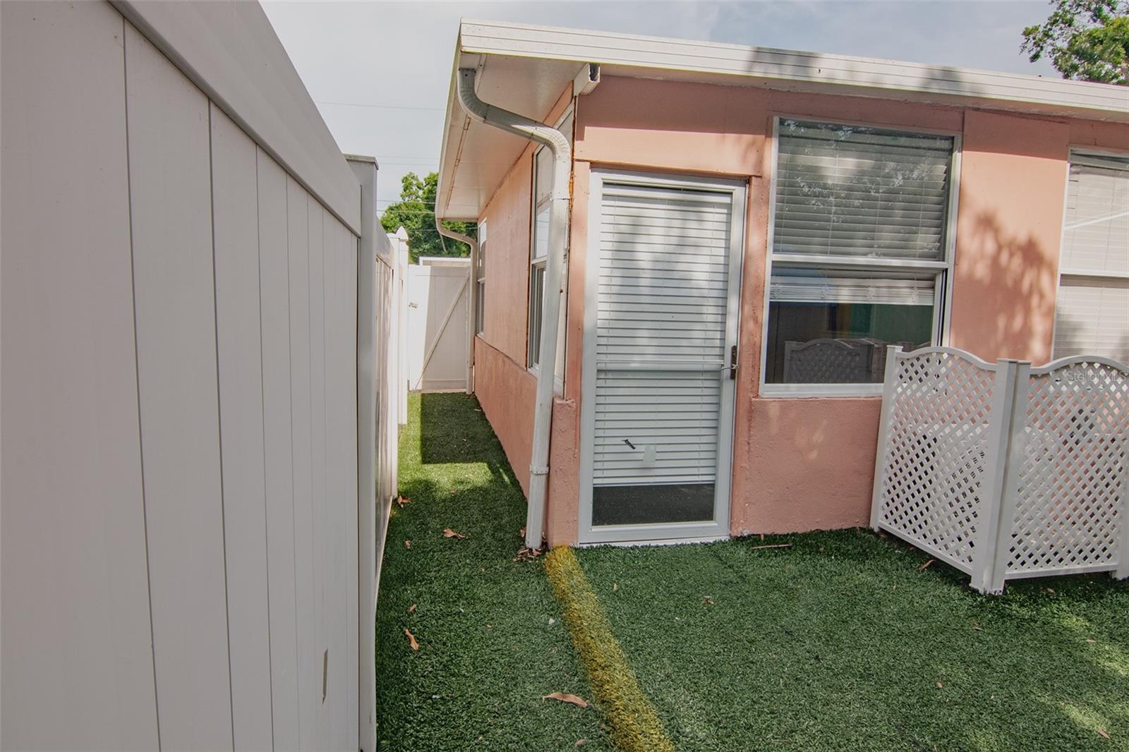 PINE CREST VILLA ADD 6 - Residential