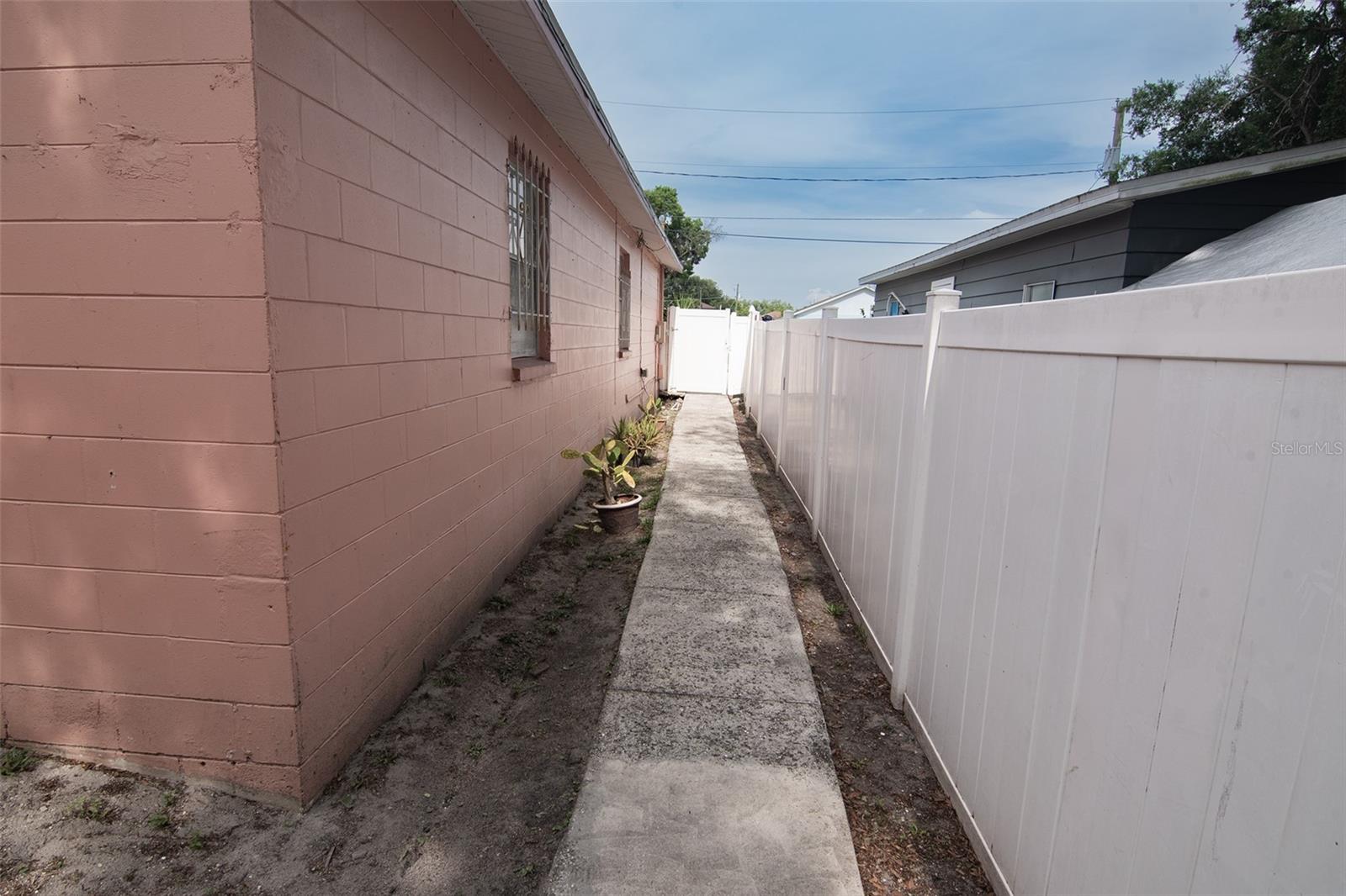 PINE CREST VILLA ADD 6 - Residential
