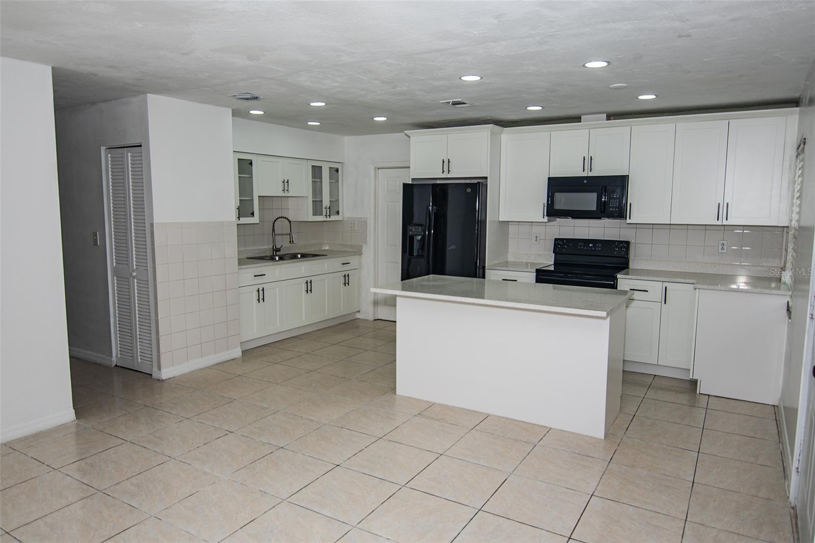 PINE CREST VILLA ADD 6 - Residential