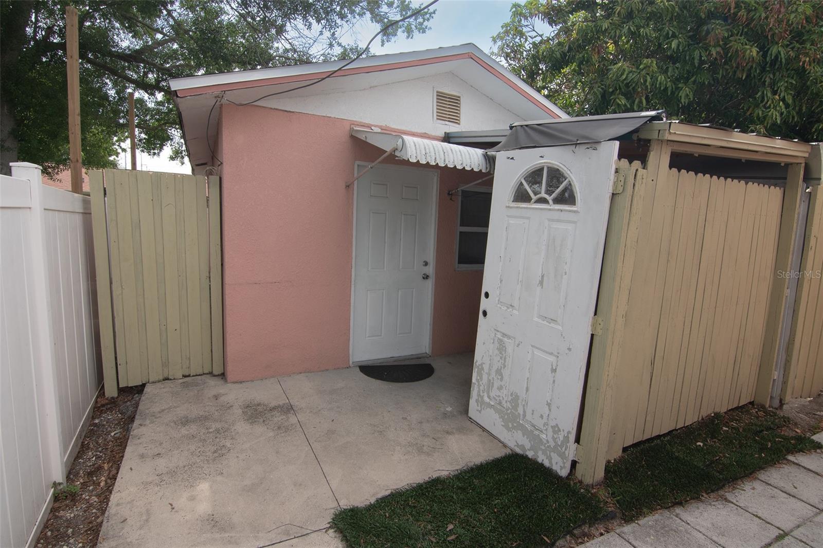 PINE CREST VILLA ADD 6 - Residential