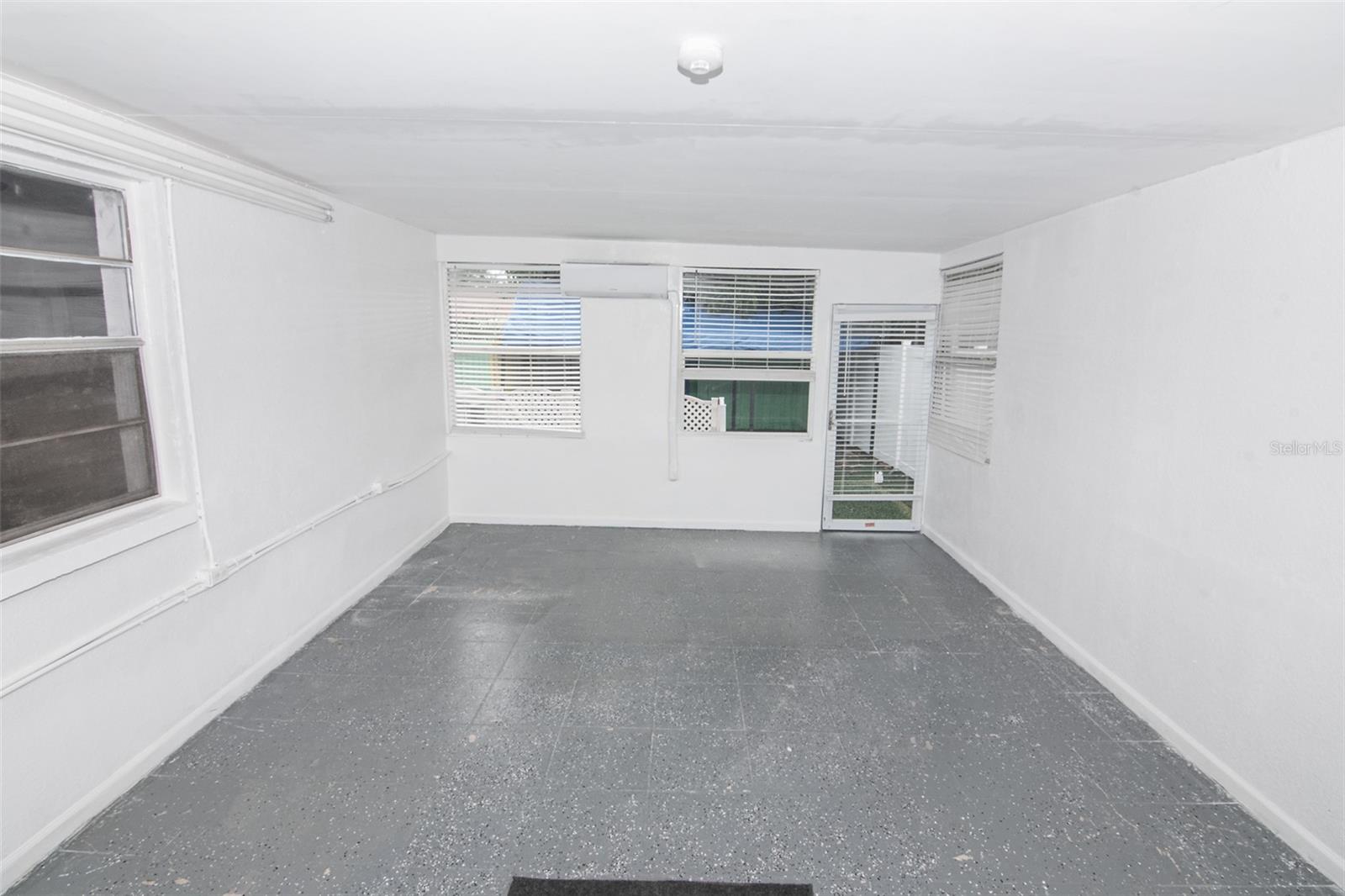PINE CREST VILLA ADD 6 - Residential