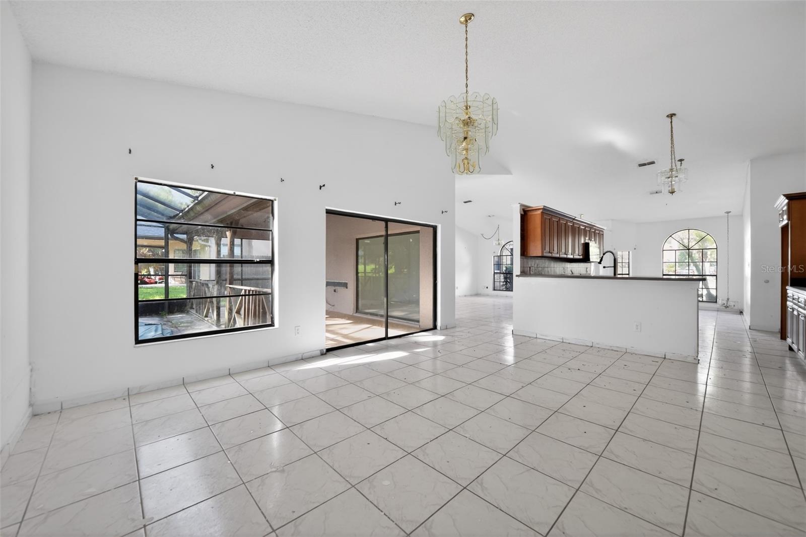 1006 N MAGEE CREEK COURT