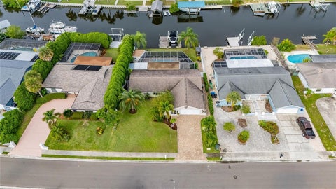 Photo of 6510 Solitaire Palm Way, Apollo Beach, FL 33572 (MLS # TB8555886)
