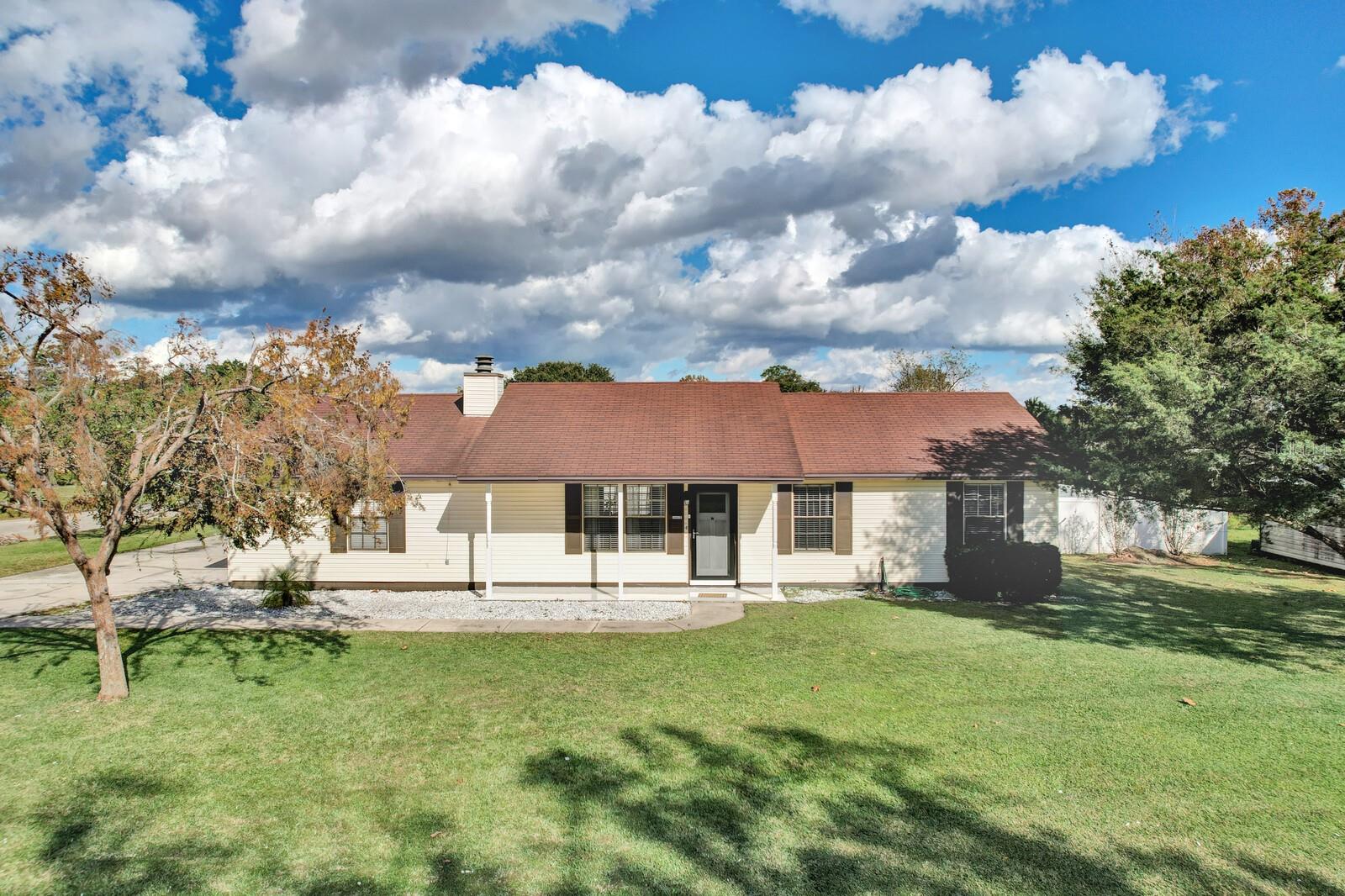 1121 LONDONDERRY DRIVE