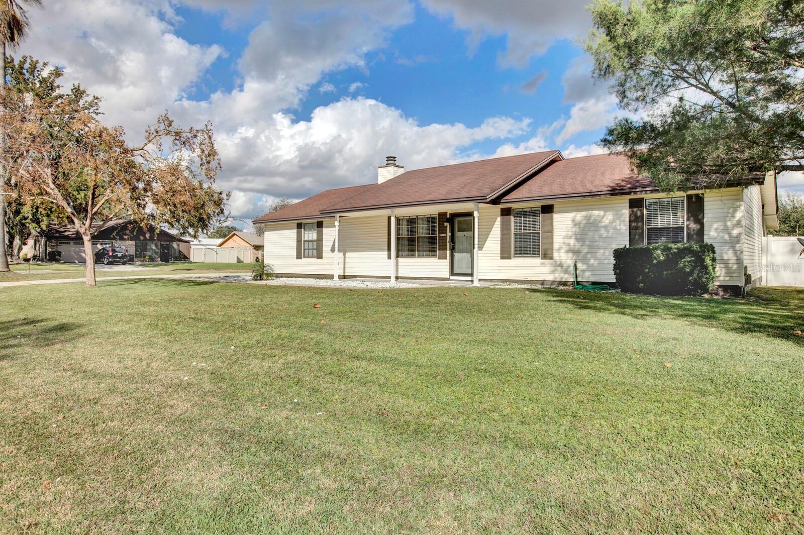 1121 LONDONDERRY DRIVE