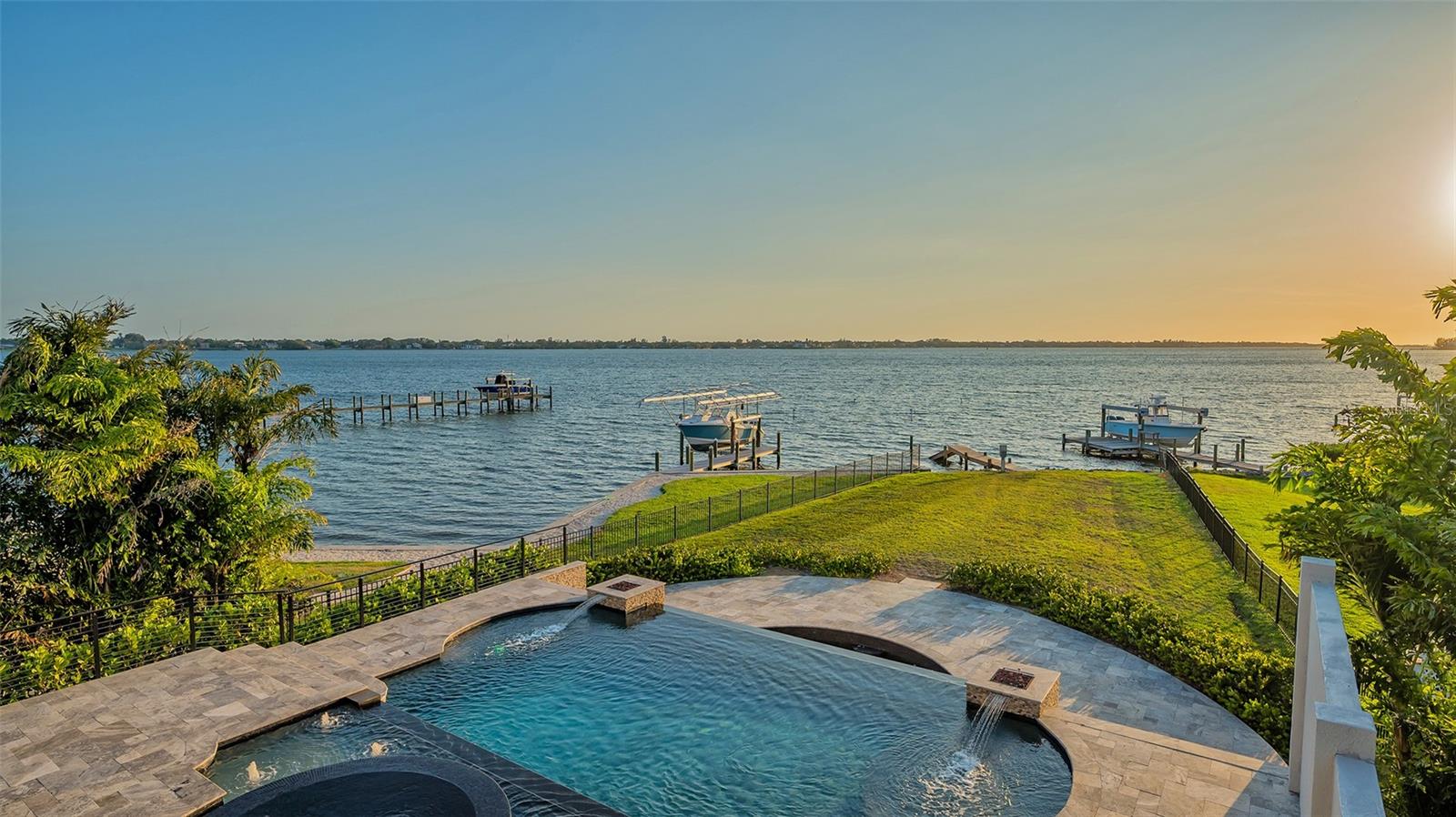 RIVER TERRACE - Residential