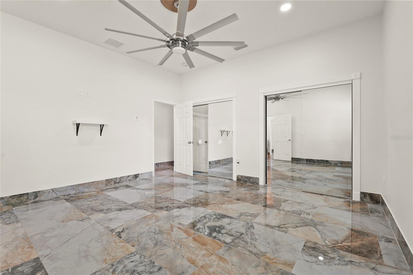 MORGANS 38 - Residential