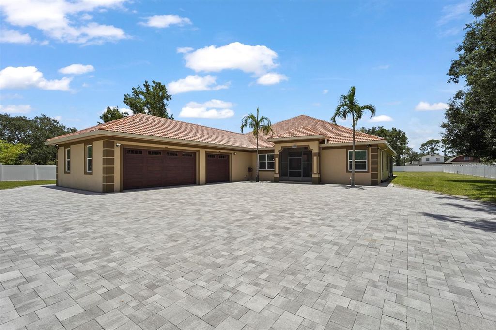 Photo of 5714 38th Avenue E, Bradenton, FL 34208 (MLS # A4657531)