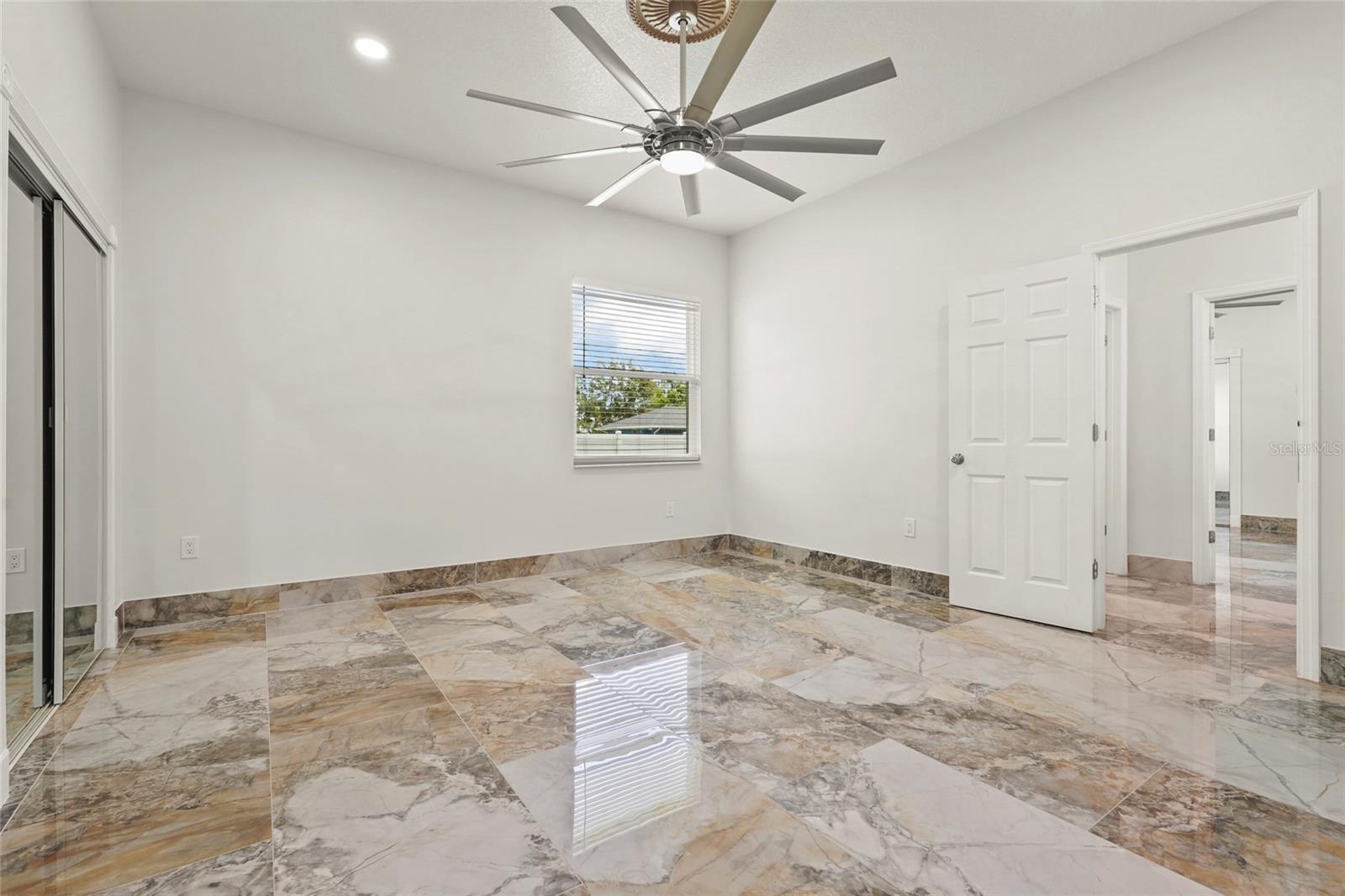 MORGANS 38 - Residential