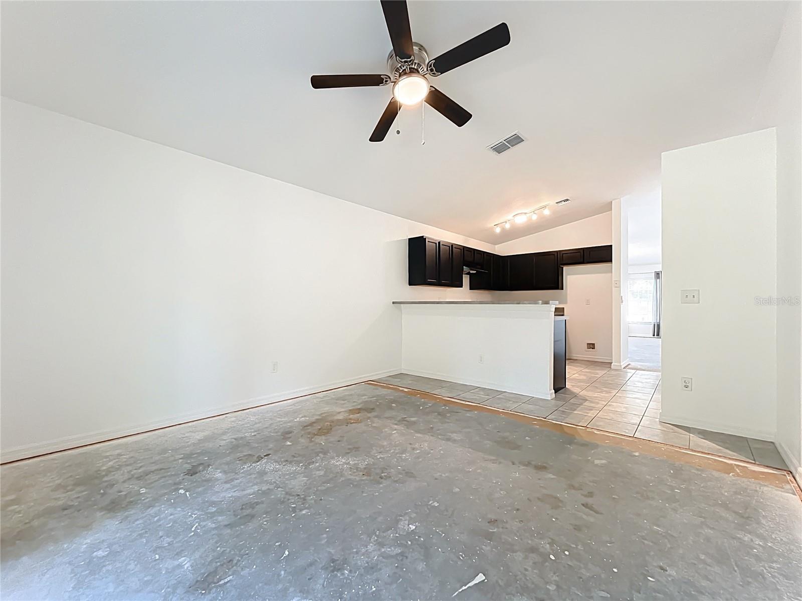 GROVELAND - Residential