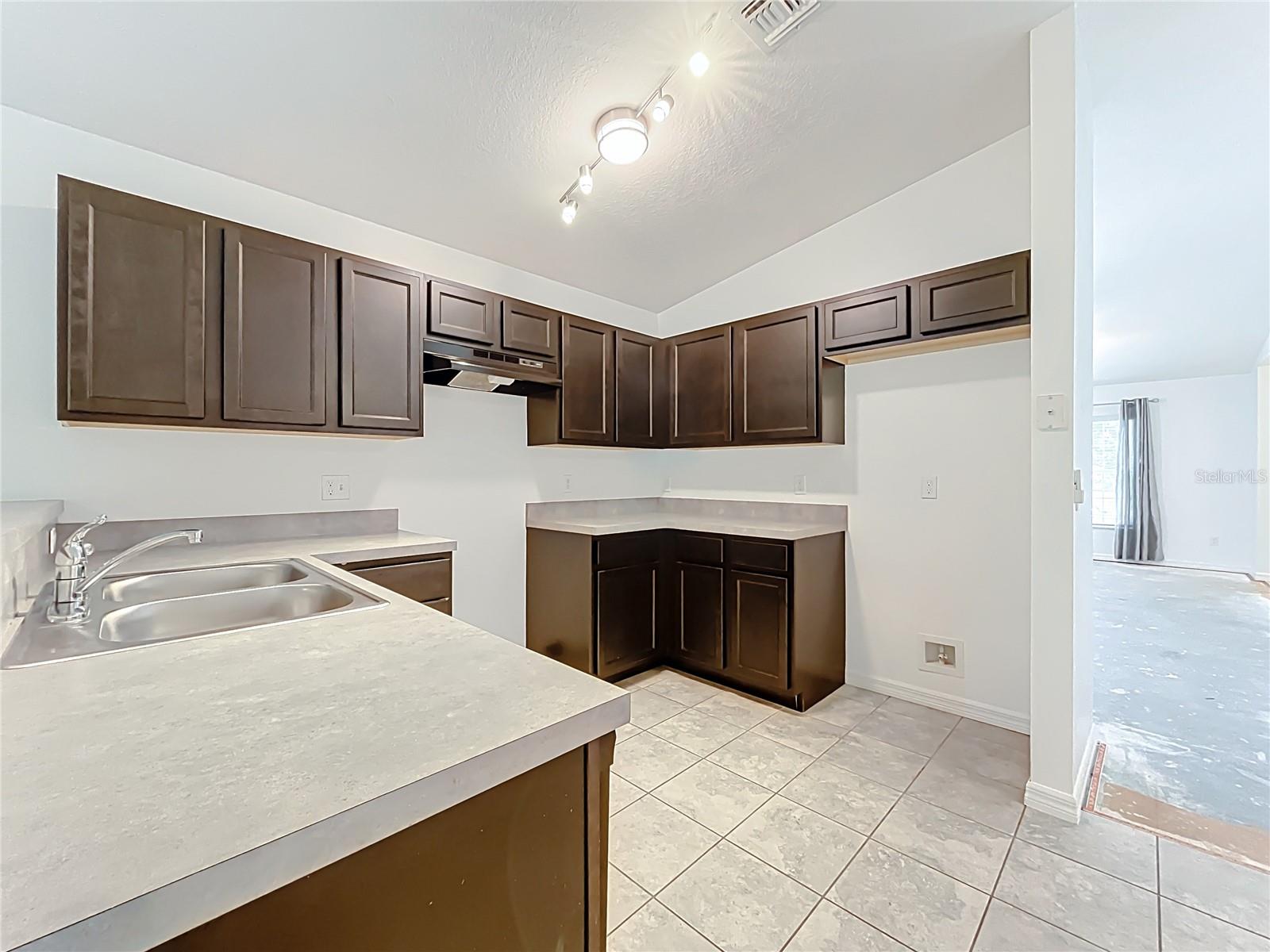 GROVELAND - Residential