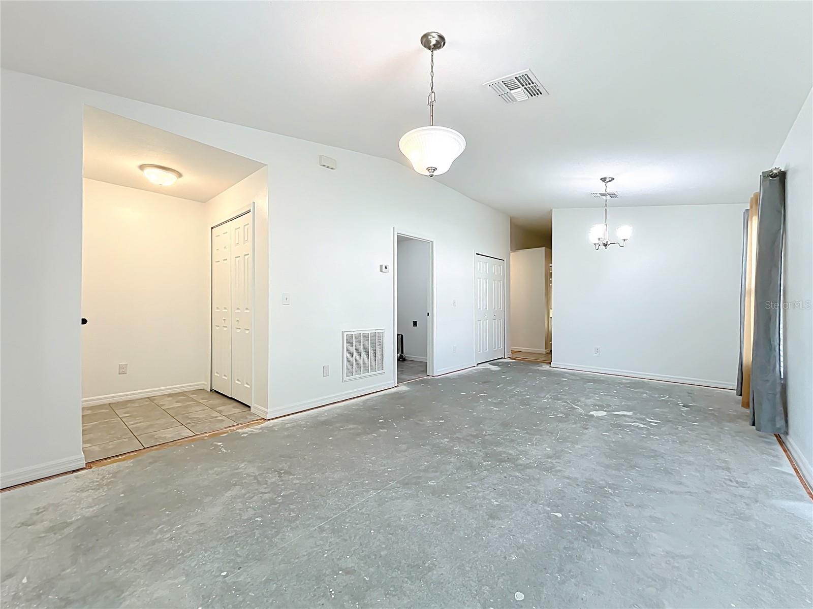 GROVELAND - Residential