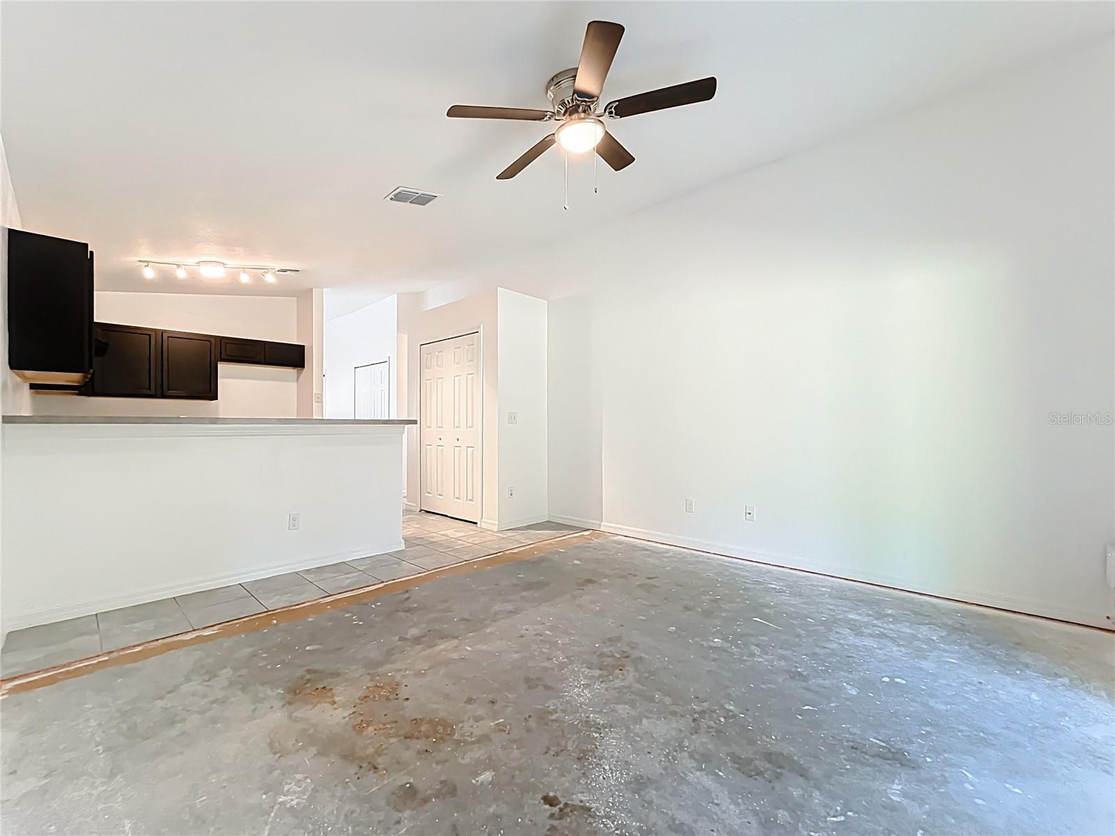 GROVELAND - Residential