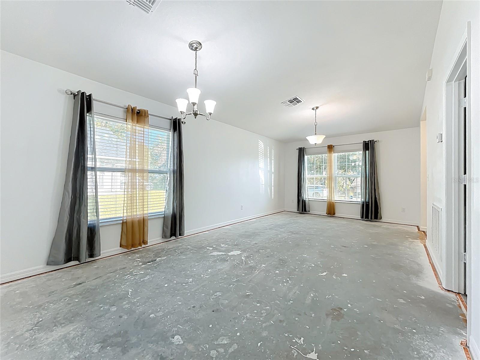GROVELAND - Residential