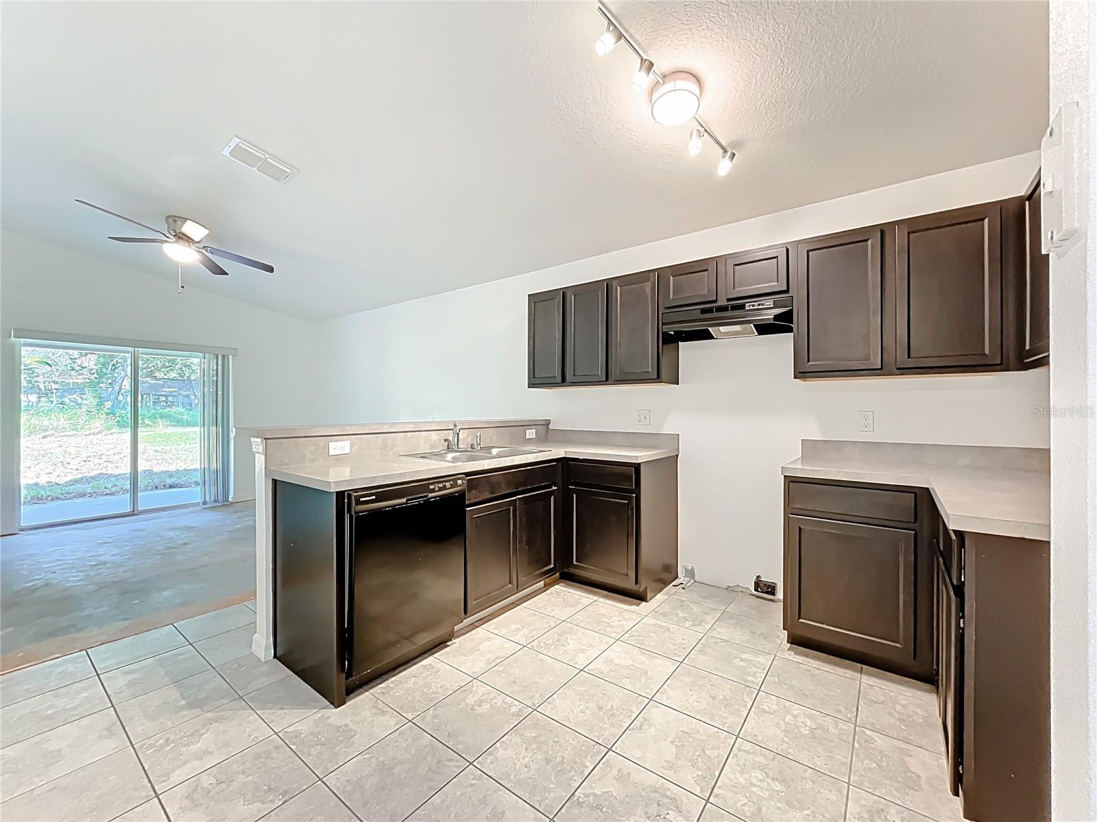 GROVELAND - Residential