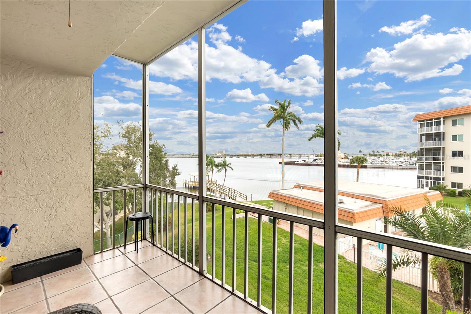 RIVER OAKS SEC B - Residential