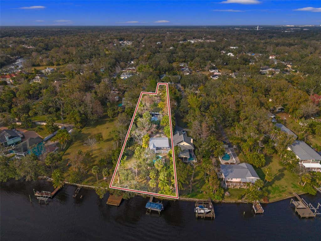 Photo of 906 W Henry Avenue, Tampa, FL 33604 (MLS # TB8532355)
