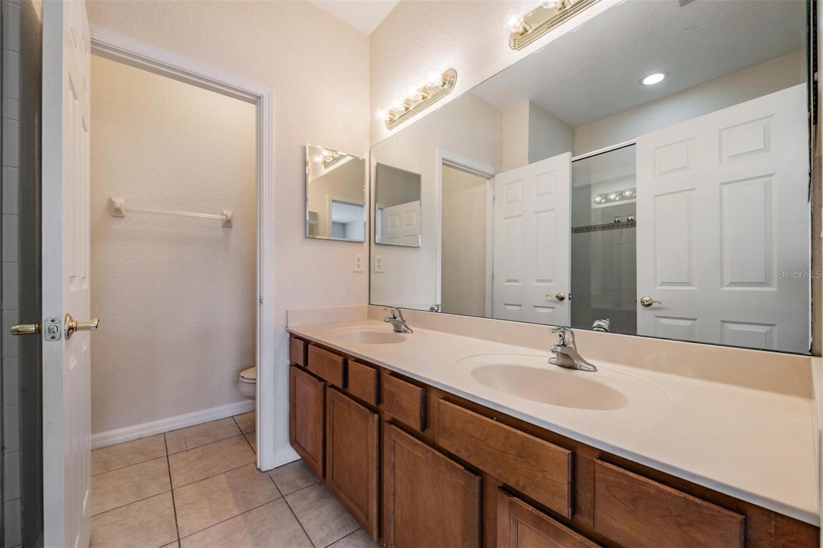 SEVEN OAKS - Residential