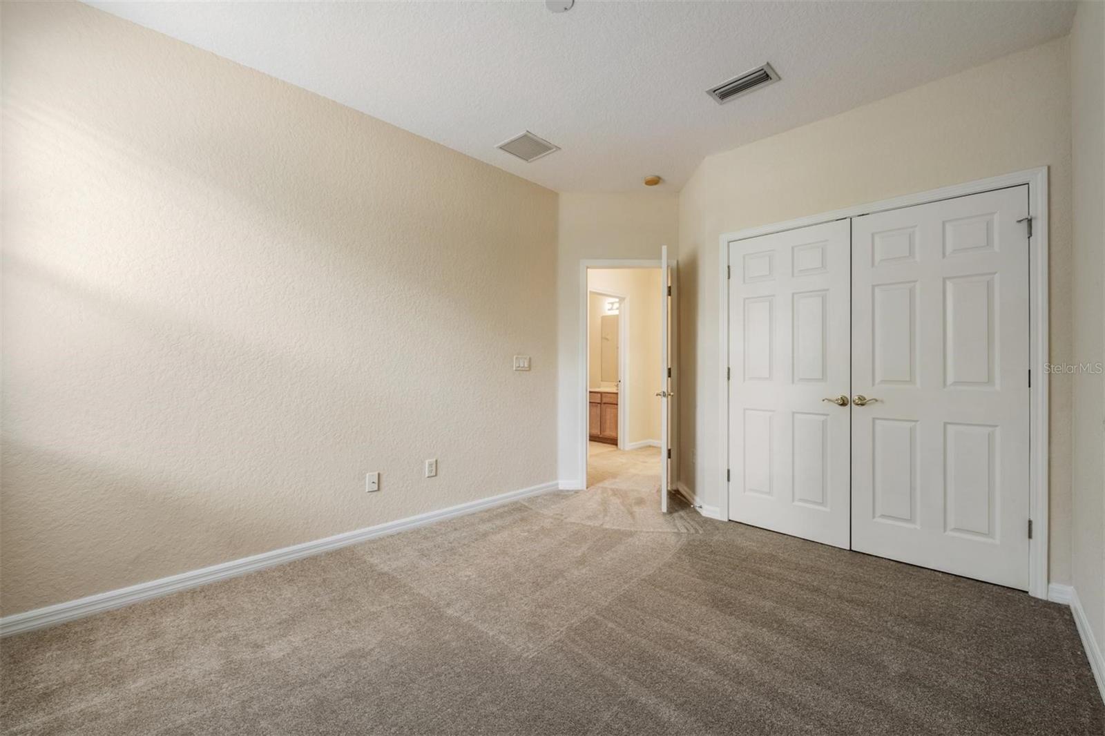 SEVEN OAKS - Residential