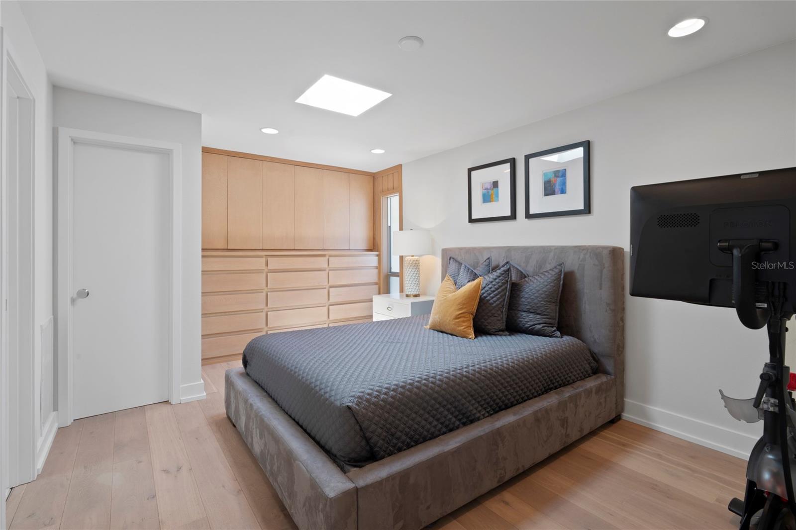 SNELL ISLE BRIGHTWATERS CIRCLE - Residential