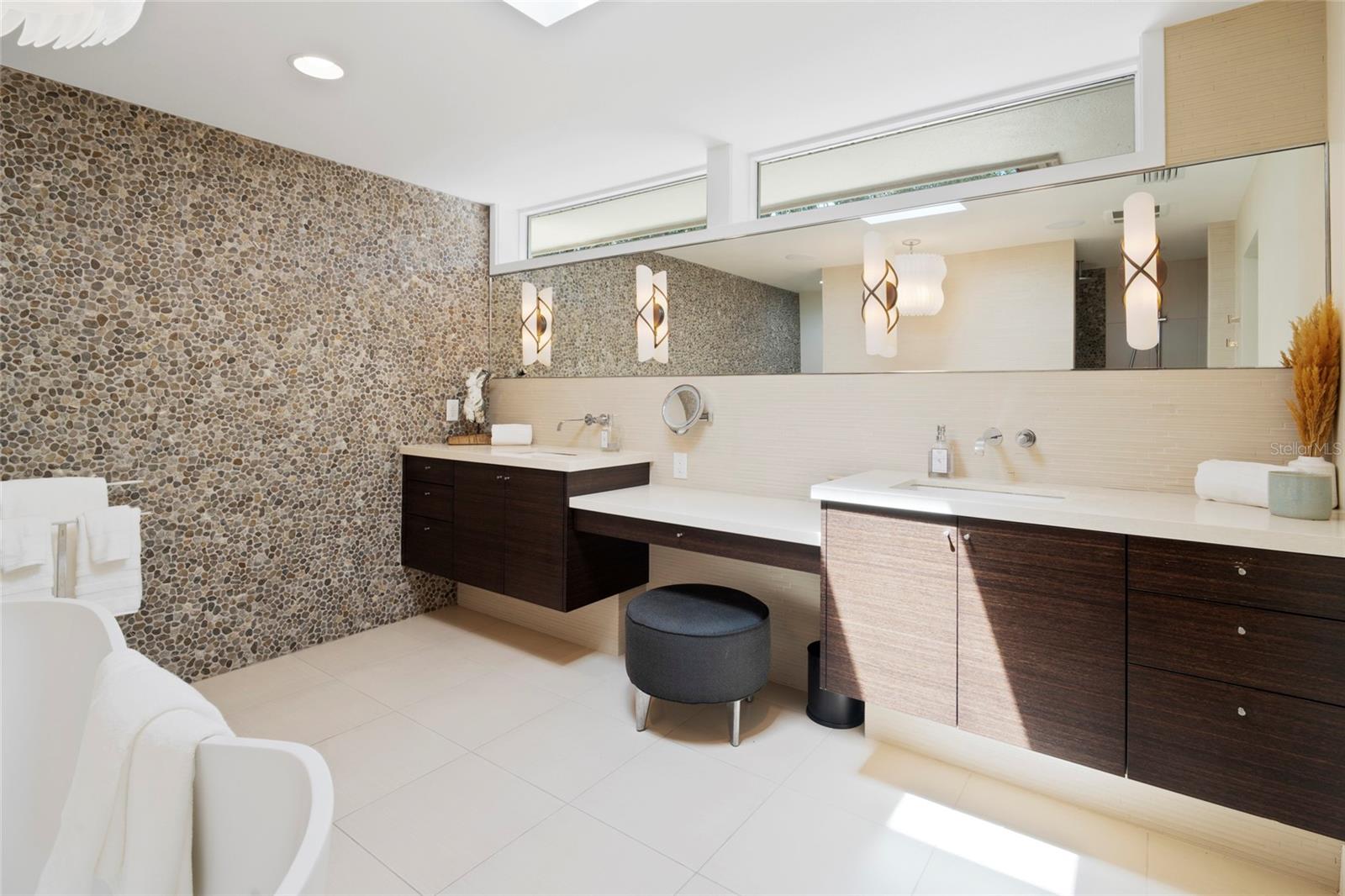 SNELL ISLE BRIGHTWATERS CIRCLE - Residential