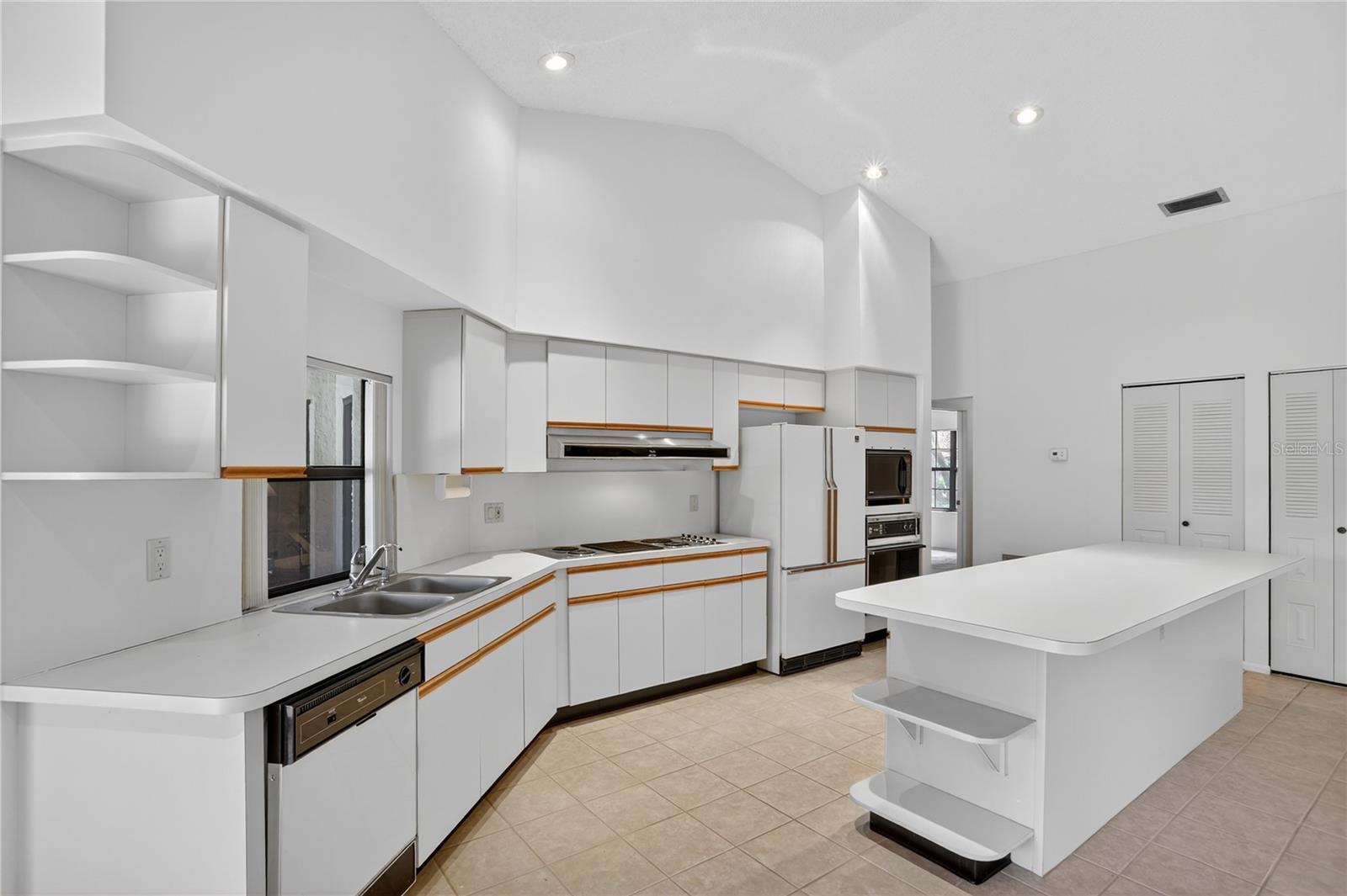 ORANGE TREE COUNTRY CLUB - Residential