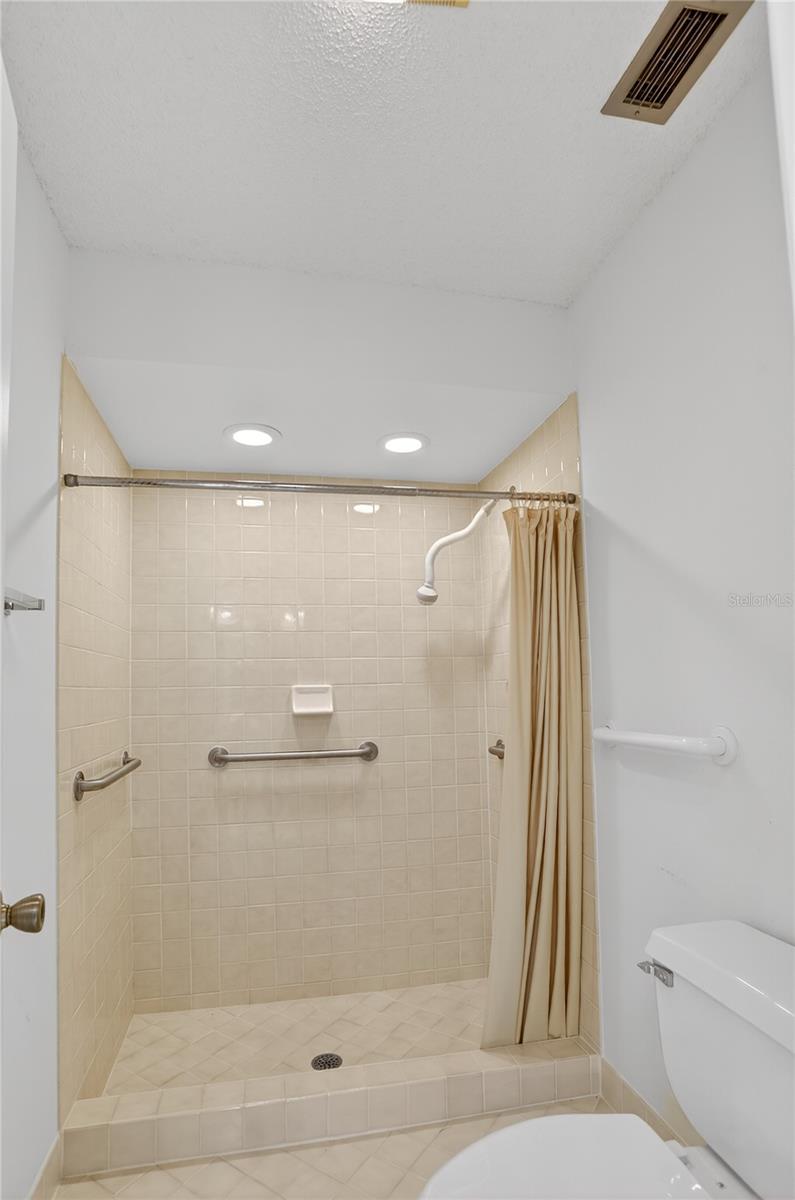 ORANGE TREE COUNTRY CLUB - Residential